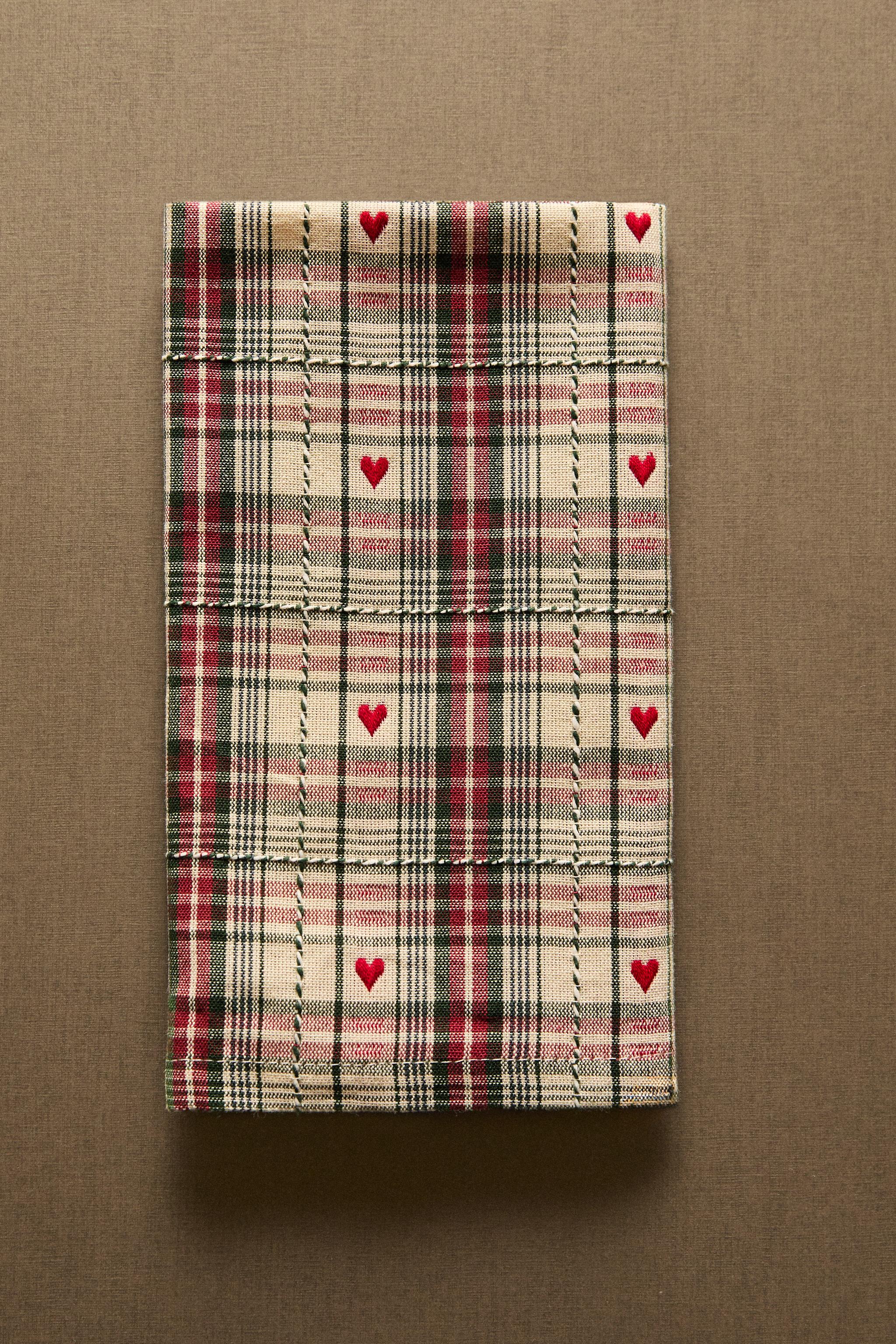 SET OF DYED THREAD CHRISTMAS HEART NAPKINS (SET OF 2)